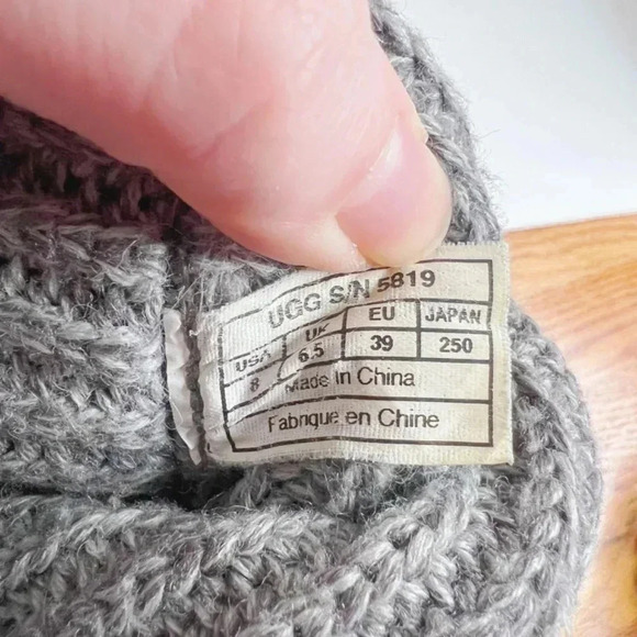 UGG Classic Cardy Grey Knit Boot Women's Size 8 - Picture 9 of 12